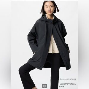 Uniqlo  hooded  BLOCKTECH Half Coat in black.  NWT